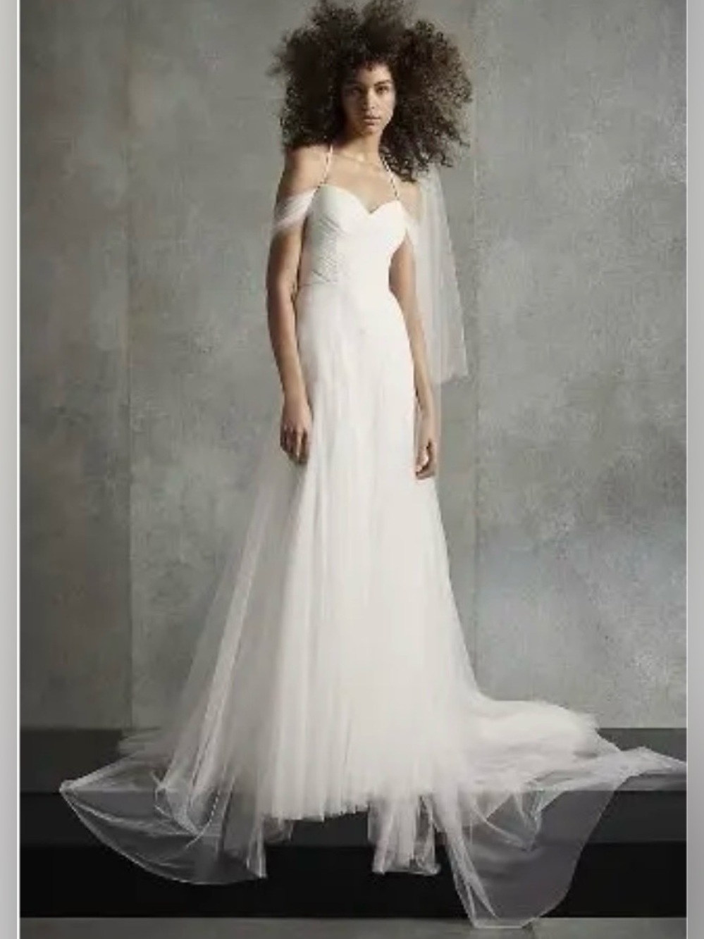 Vera Wang Ivory Off-Shoulder Tulle Wedding Dress